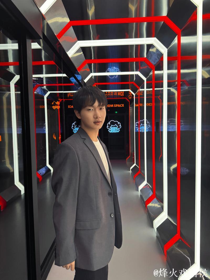 Fly在AG直播：过几天狼队会叫人来帮拍视频，狼队菲姐帮了很多