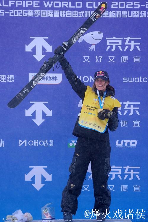 谷爱凌云顶站U型场地世界杯逆袭夺冠:自信源自刻苦训练 谷爱凌云顶站U型场地世界杯逆袭夺冠:自信源自刻苦训练